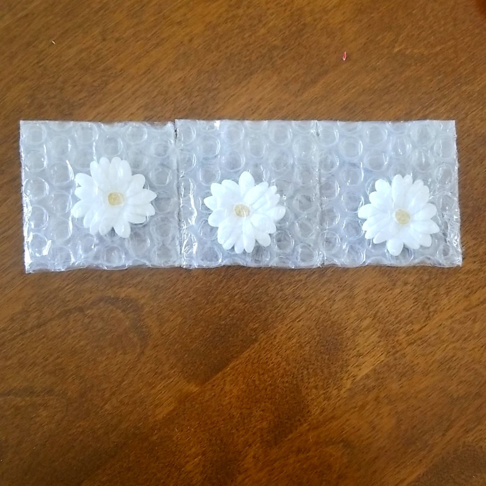 Vintage Daisy 3 Button Covers NIP
